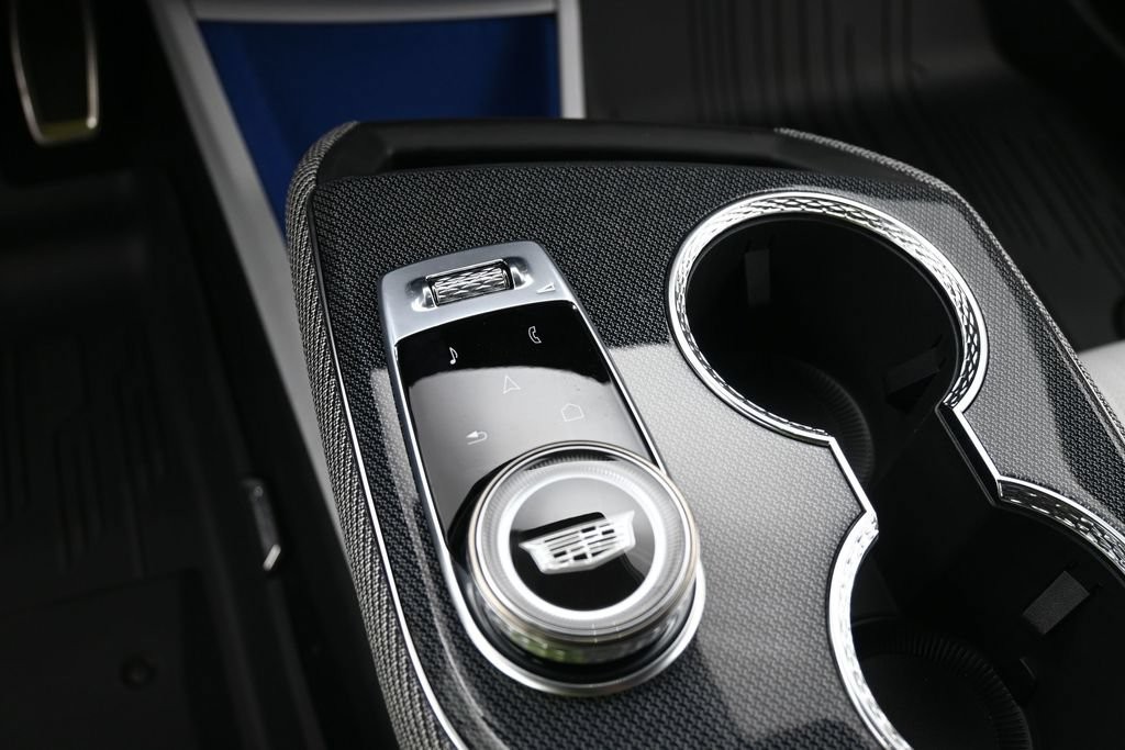 Cadillac OPTIQ Vehicle Full-screen Gallery Image 11