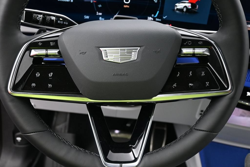 Cadillac OPTIQ Vehicle Full-screen Gallery Image 12