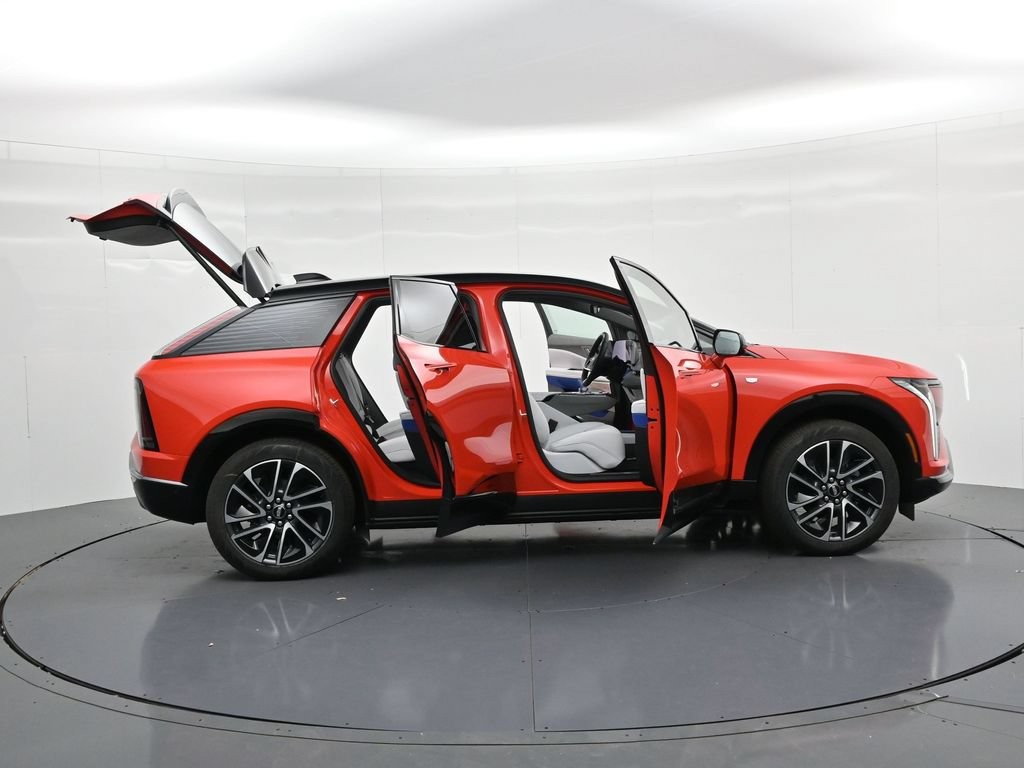 Cadillac OPTIQ Vehicle Full-screen Gallery Image 24