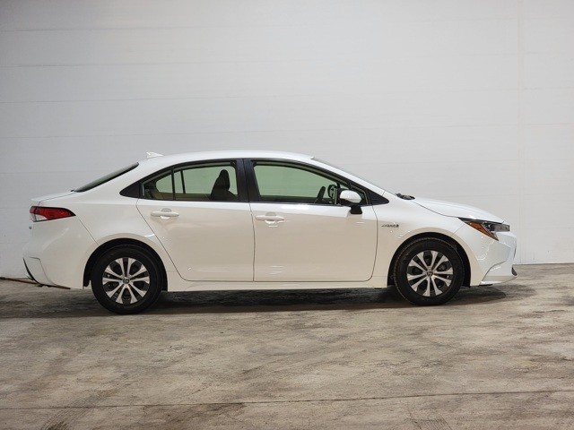 Toyota Corolla Hybrid Vehicle Image 05