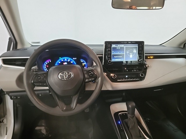 Toyota Corolla Hybrid Vehicle Image 10