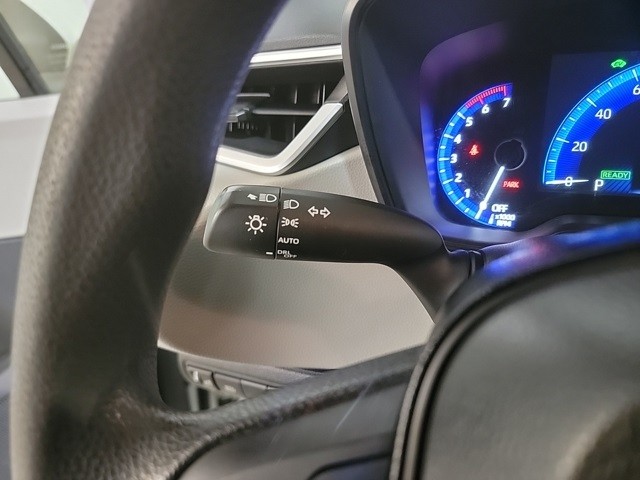 Toyota Corolla Hybrid Vehicle Image 12