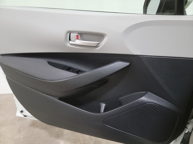 Toyota Corolla Hybrid Vehicle Image 21