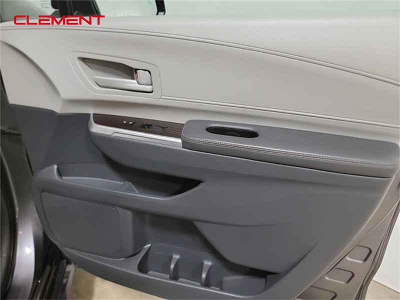 Toyota Sienna Vehicle Image 35