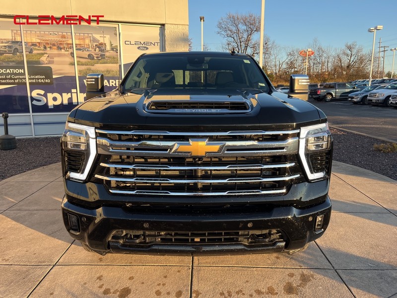 Chevrolet Silverado 2500HD Vehicle Image 02