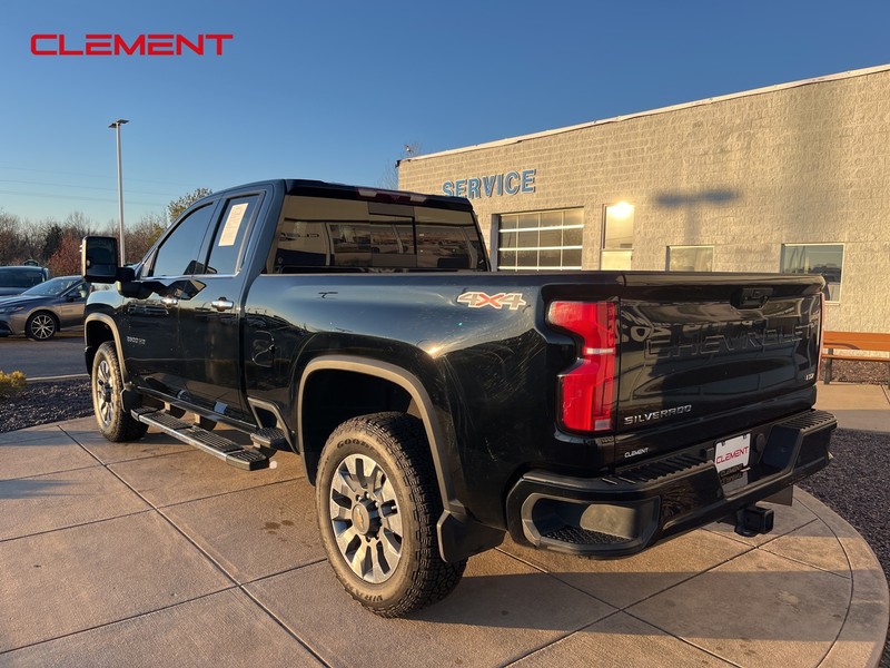 Chevrolet Silverado 2500HD Vehicle Image 22