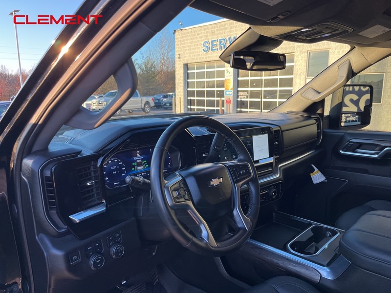 Chevrolet Silverado 2500HD Vehicle Image 30