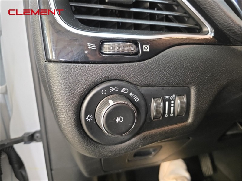 Jeep Cherokee Vehicle Image 09