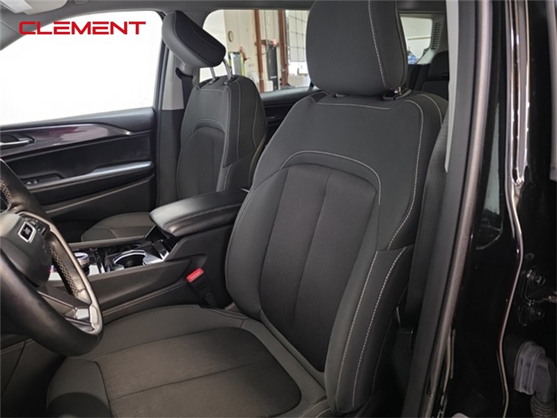Jeep Grand Cherokee L Vehicle Image 27