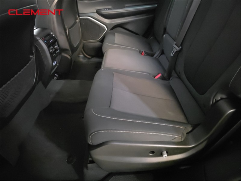 Jeep Grand Cherokee L Vehicle Image 29