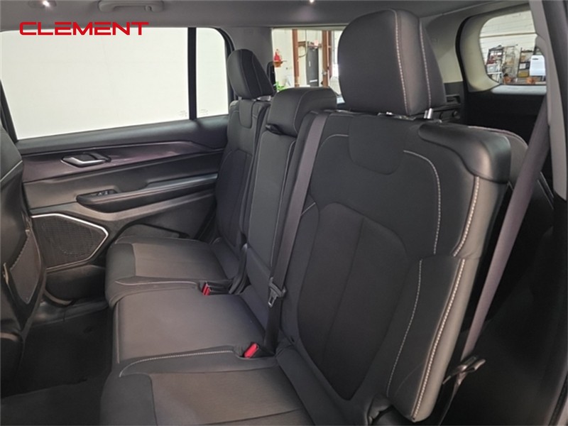 Jeep Grand Cherokee L Vehicle Image 30