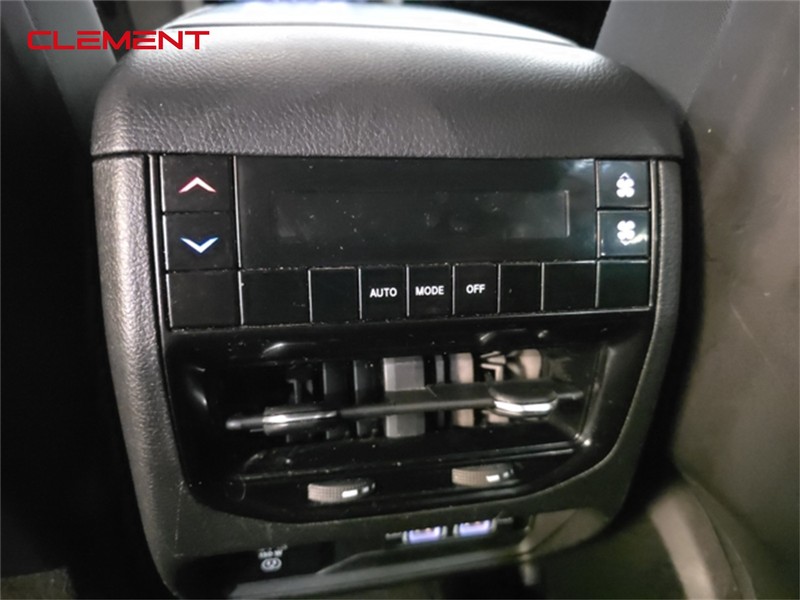 Jeep Grand Cherokee L Vehicle Image 31