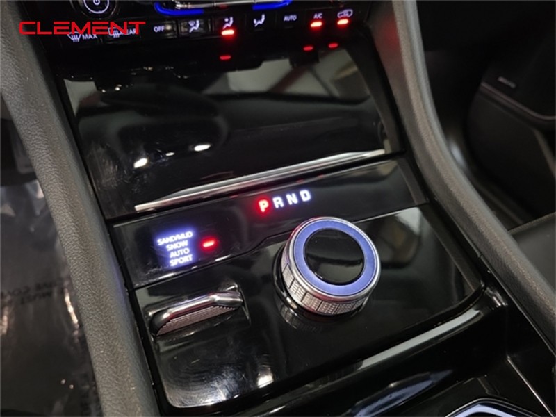 Jeep Grand Cherokee L Vehicle Image 19