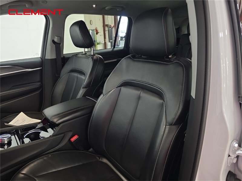Jeep Grand Cherokee L Vehicle Image 24