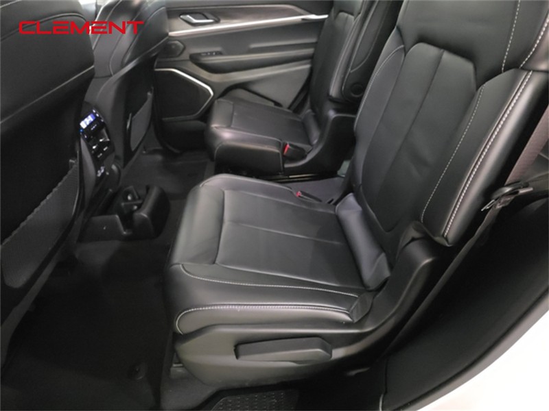Jeep Grand Cherokee L Vehicle Image 26