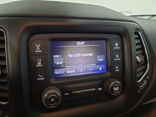 Jeep Compass Vehicle Image 15