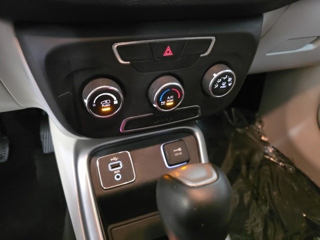 Jeep Compass Vehicle Image 17