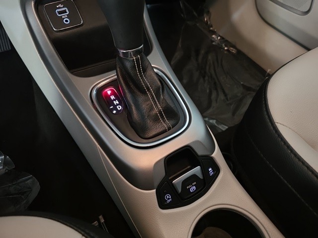 Jeep Compass Vehicle Image 18