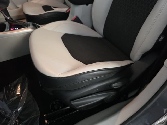 Jeep Compass Vehicle Image 21