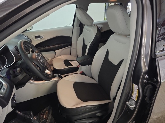 Jeep Compass Vehicle Image 22