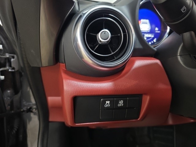 Mazda MX-5 Miata RF Vehicle Image 09