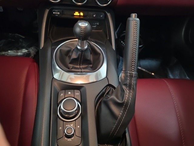 Mazda MX-5 Miata RF Vehicle Image 18