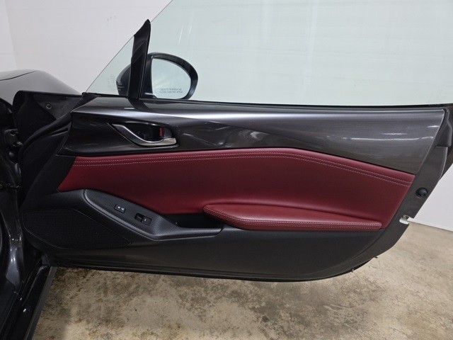 Mazda MX-5 Miata RF Vehicle Image 26