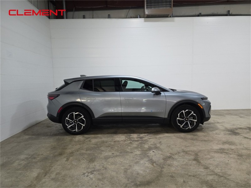Chevrolet Equinox EV Vehicle Image 05