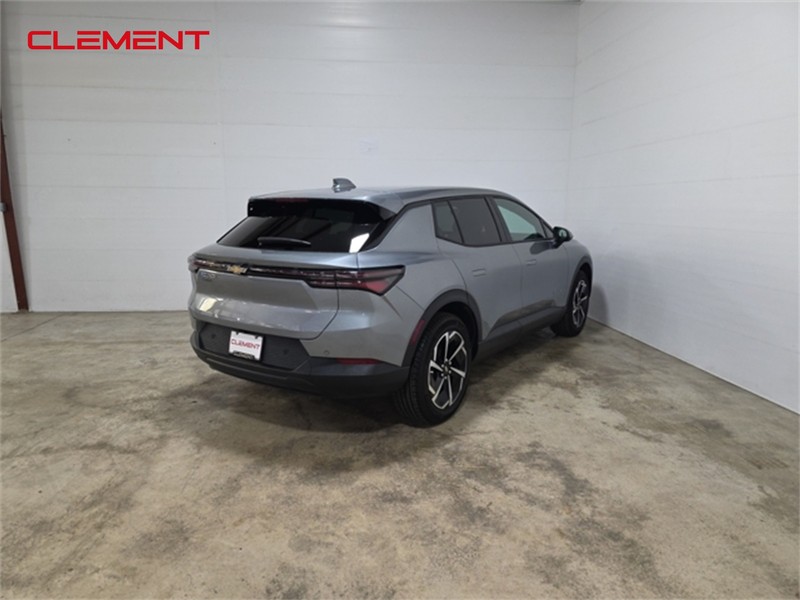 Chevrolet Equinox EV Vehicle Image 06