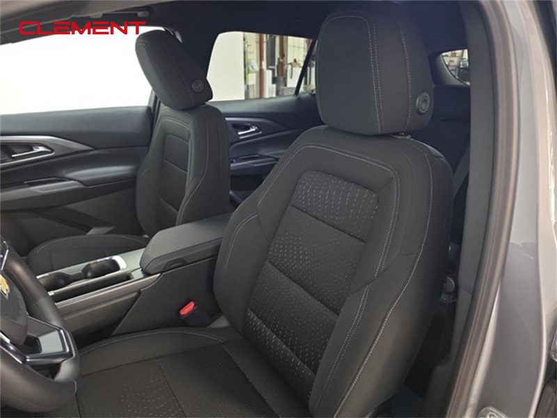 Chevrolet Equinox EV Vehicle Image 22