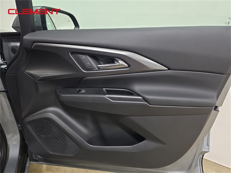 Chevrolet Equinox EV Vehicle Image 30