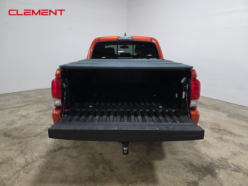 Toyota Tacoma Vehicle Image 10