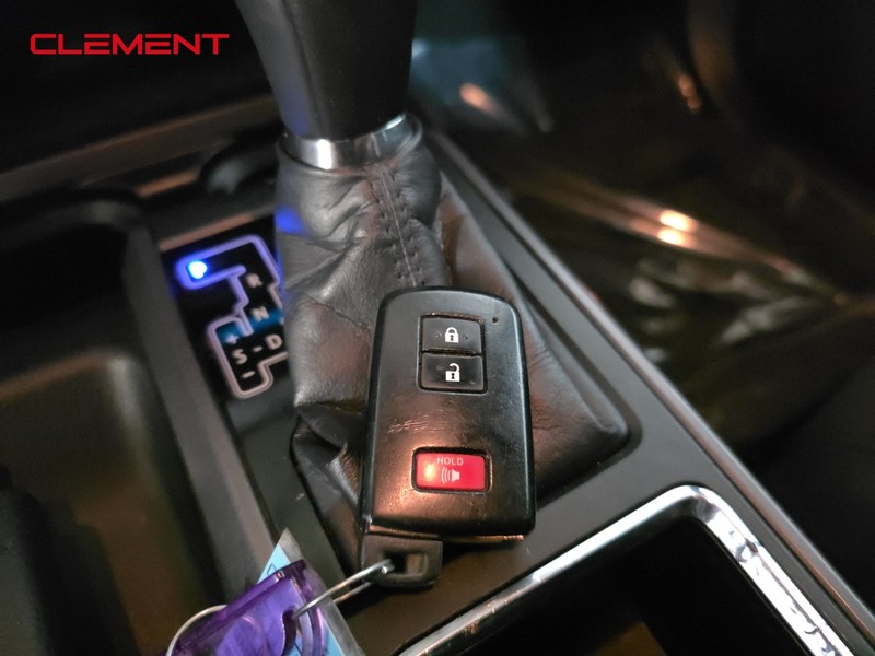 Toyota Tacoma Vehicle Image 19