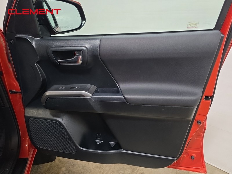 Toyota Tacoma Vehicle Image 32