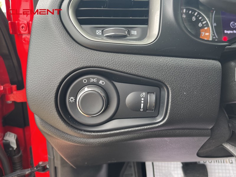 Jeep Renegade Vehicle Image 10