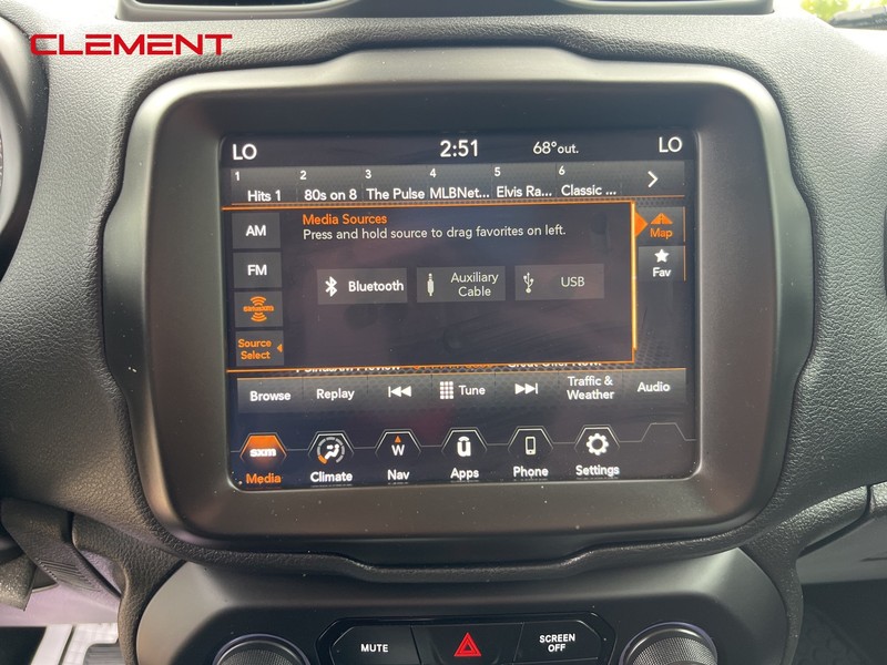 Jeep Renegade Vehicle Image 15