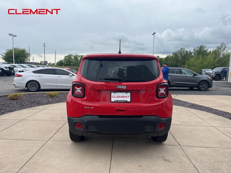 Jeep Renegade Vehicle Image 21