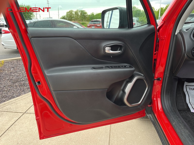 Jeep Renegade Vehicle Image 25