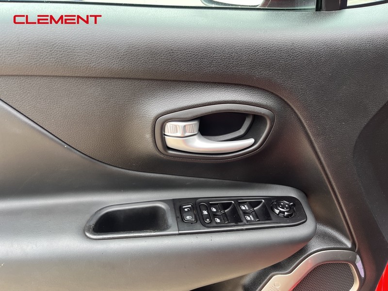 Jeep Renegade Vehicle Image 26