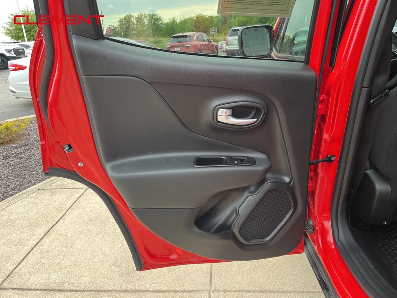 Jeep Renegade Vehicle Image 30