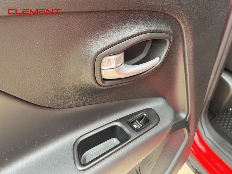 Jeep Renegade Vehicle Image 31