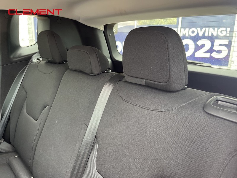 Jeep Renegade Vehicle Image 33