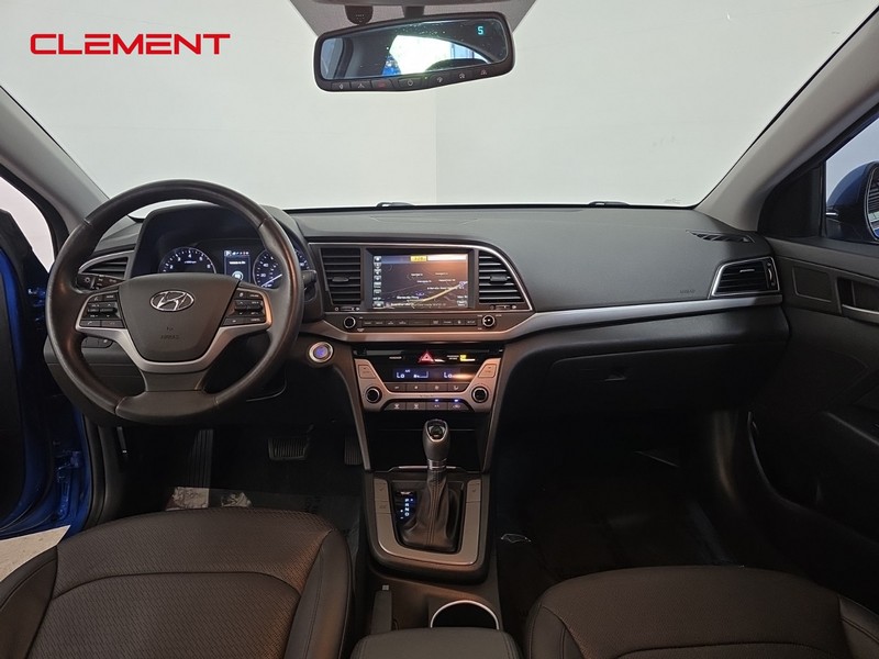 Hyundai Elantra Vehicle Image 09