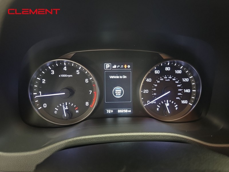 Hyundai Elantra Vehicle Image 14