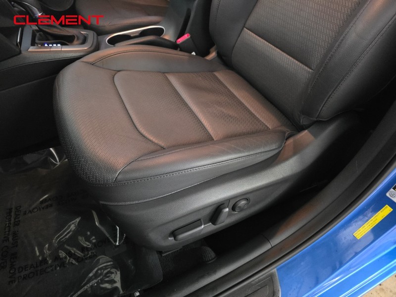 Hyundai Elantra Vehicle Image 26