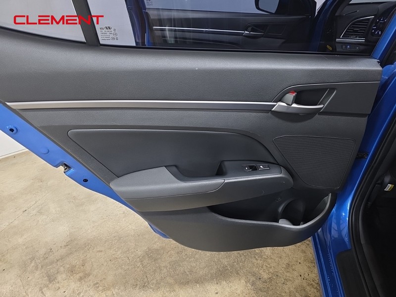 Hyundai Elantra Vehicle Image 28