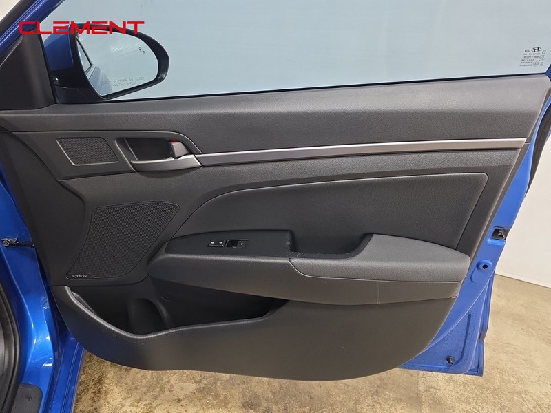 Hyundai Elantra Vehicle Image 34