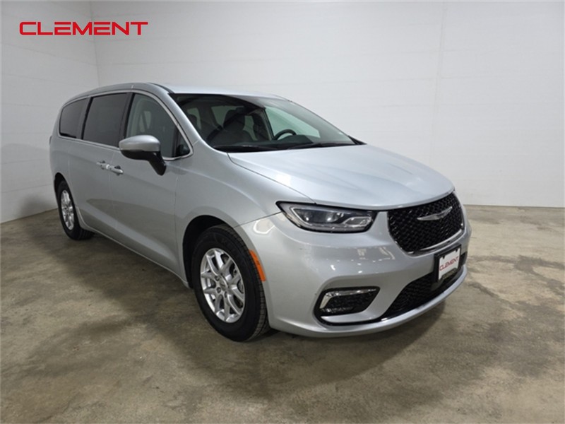 Chrysler Pacifica Vehicle Image 03