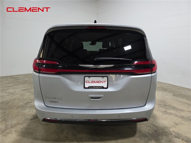 Chrysler Pacifica Vehicle Image 07