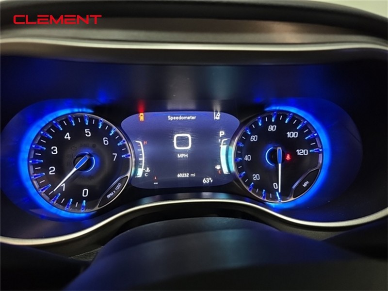 Chrysler Pacifica Vehicle Image 15